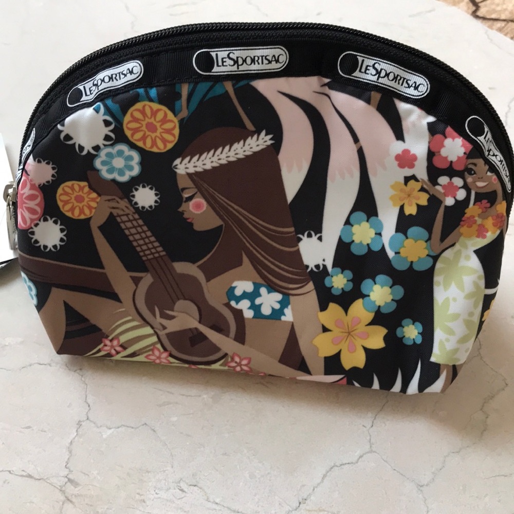 Exclusive Wahine Hula poach